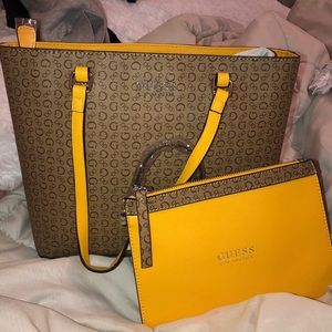 Guess purse with clutch